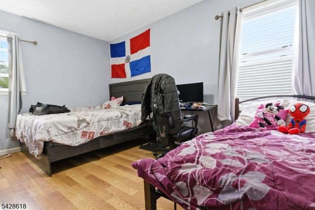 1129 E Henry St, Linden City, NJ 07036