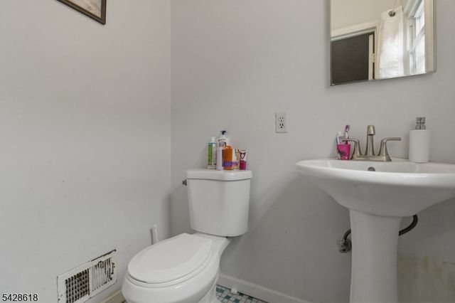 1129 E Henry St, Linden City, NJ 07036