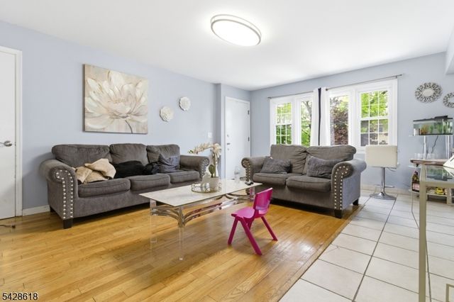 1129 E Henry St, Linden City, NJ 07036