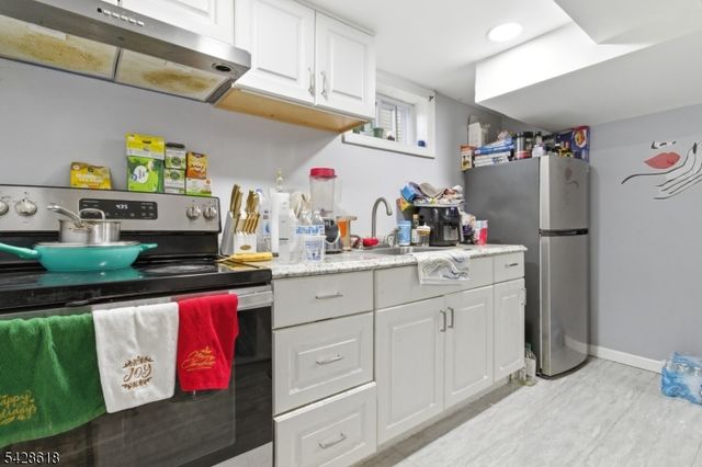 1129 E Henry St, Linden City, NJ 07036