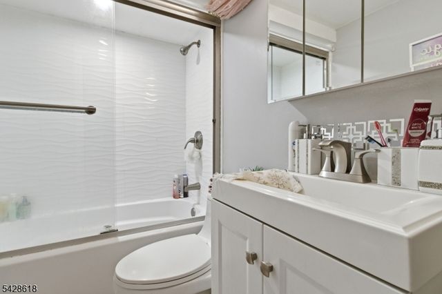 1129 E Henry St, Linden City, NJ 07036