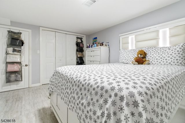 1129 E Henry St, Linden City, NJ 07036