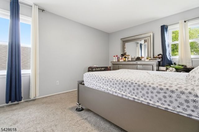 1129 E Henry St, Linden City, NJ 07036