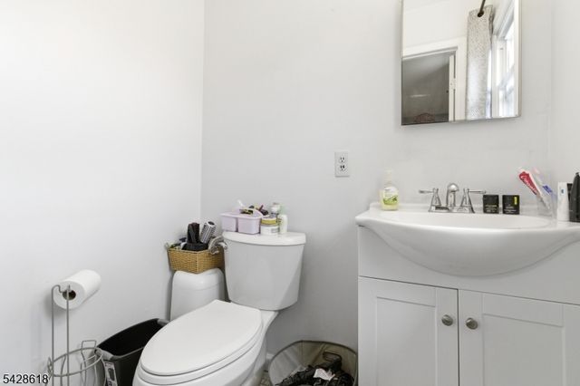 1129 E Henry St, Linden City, NJ 07036