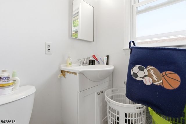 1129 E Henry St, Linden City, NJ 07036