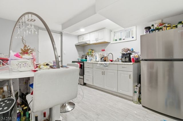 1129 E Henry St, Linden City, NJ 07036