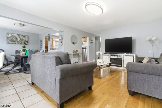 1129 E Henry St, Linden City, NJ 07036