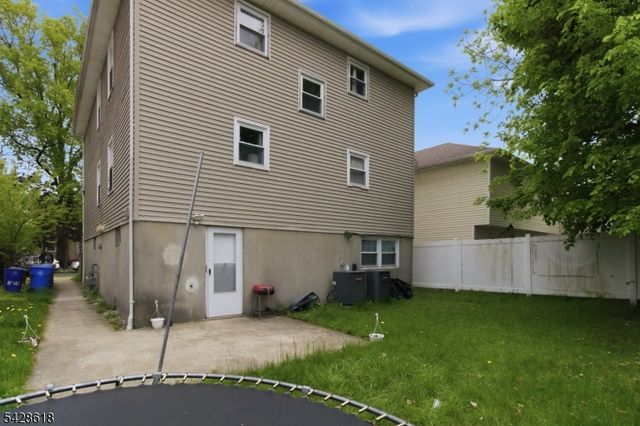 1129 E Henry St, Linden City, NJ 07036