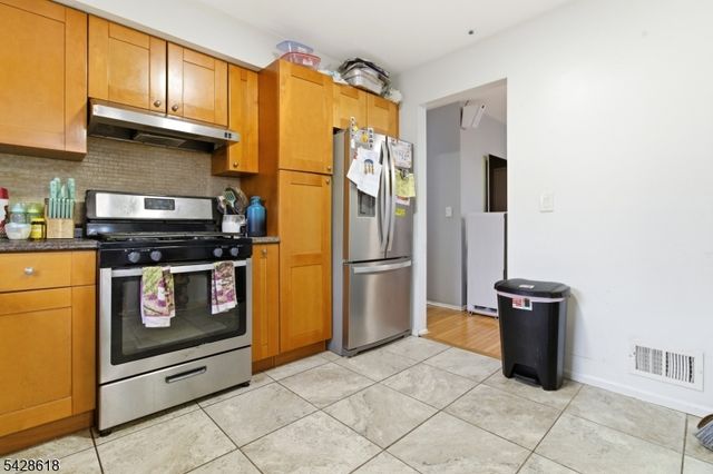 1129 E Henry St, Linden City, NJ 07036