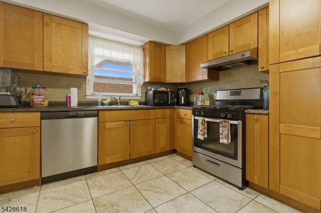1129 E Henry St, Linden City, NJ 07036