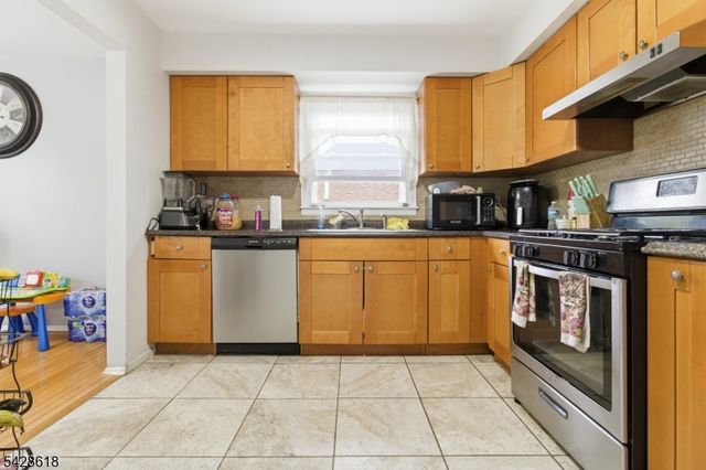 1129 E Henry St, Linden City, NJ 07036