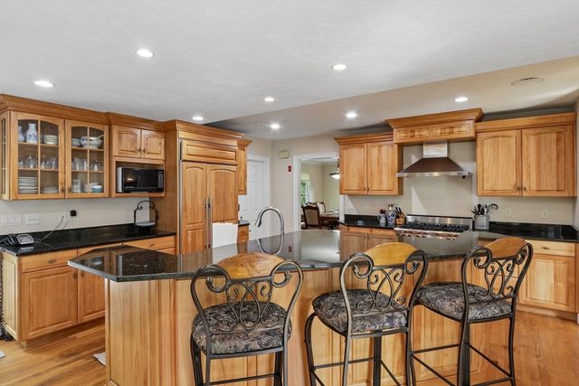 34 Broken Tree Rd, Medway, MA 02053