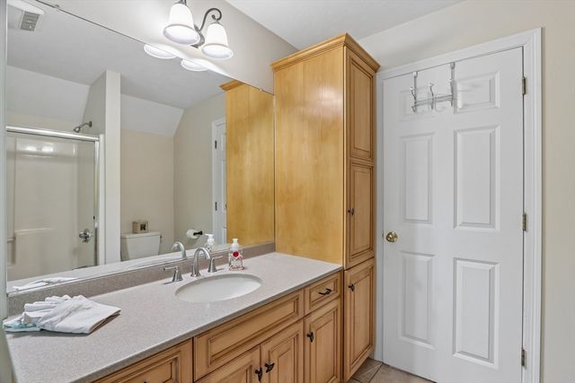 34 Broken Tree Rd, Medway, MA 02053