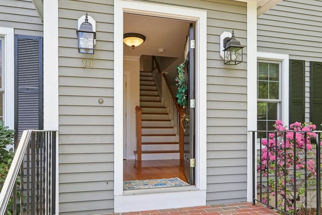 34 Broken Tree Rd, Medway, MA 02053
