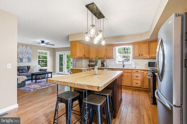 706 MAIN ST, Riverton, NJ 08077