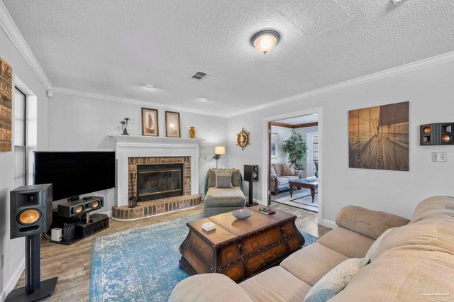 9812 Bridgewood Ln, Pensacola, FL 32514