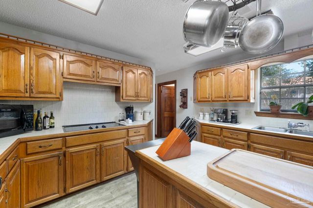 9812 Bridgewood Ln, Pensacola, FL 32514