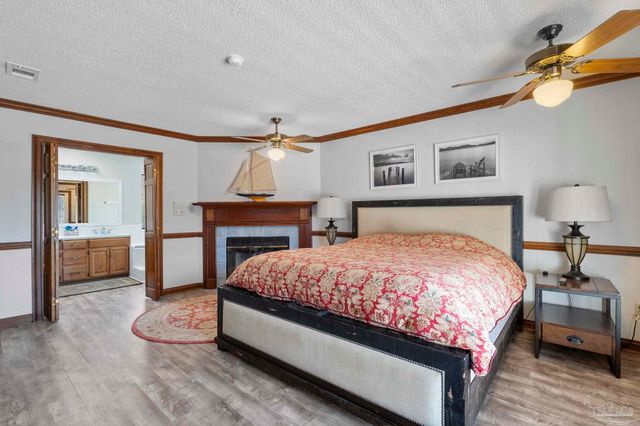 9812 Bridgewood Ln, Pensacola, FL 32514