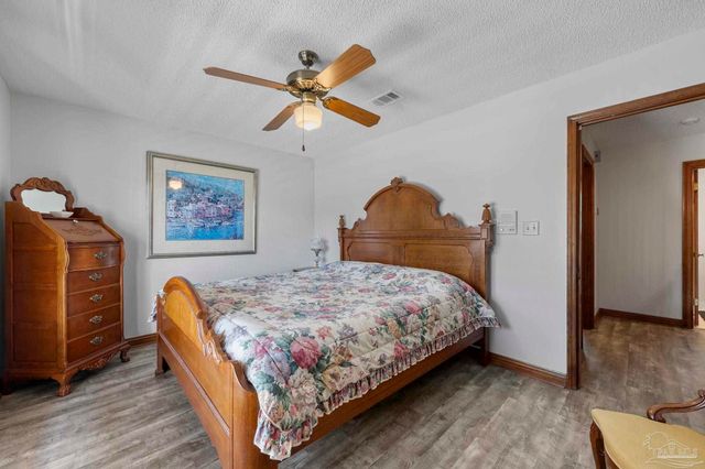 9812 Bridgewood Ln, Pensacola, FL 32514