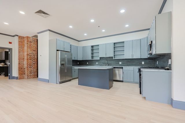515 Centre 2, Newton, MA 02459