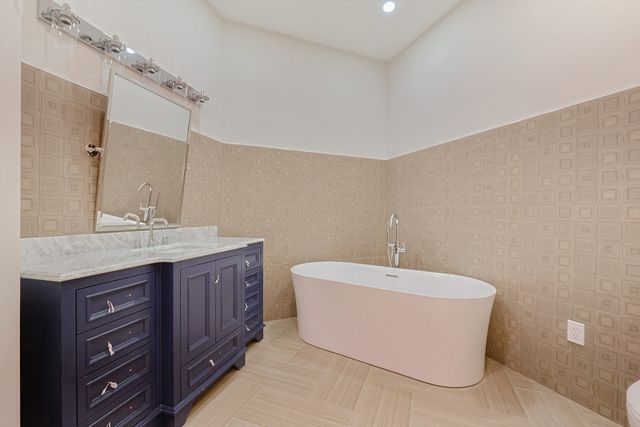 515 Centre 2, Newton, MA 02459