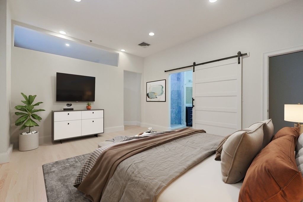 515 Centre 2, Newton, MA 02459