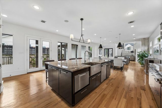 1913 Du Barry Lane, Houston, TX 77018