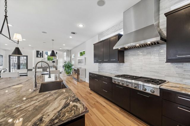 1913 Du Barry Lane, Houston, TX 77018
