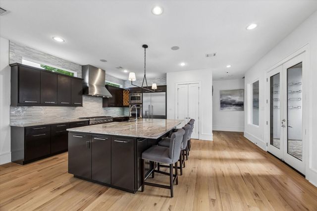 1913 Du Barry Lane, Houston, TX 77018