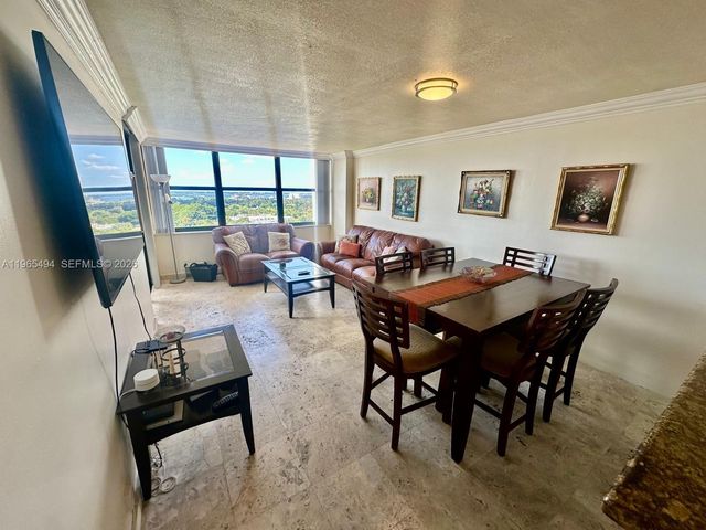 2555 Collins Ave 2006, Miami Beach, FL 33140