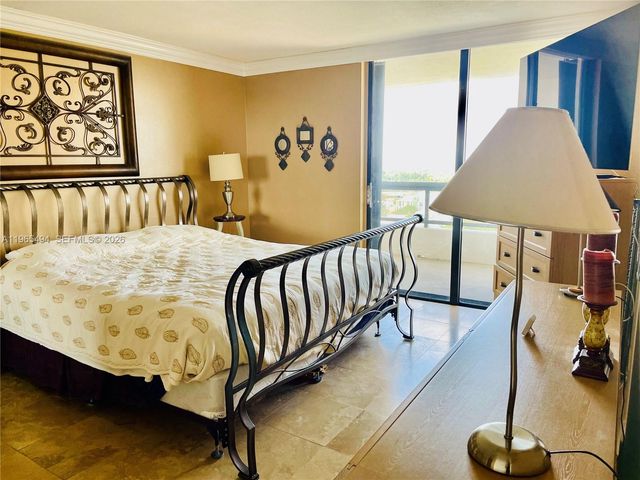 2555 Collins Ave 2006, Miami Beach, FL 33140