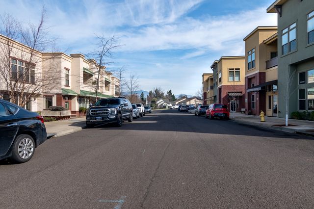 479 Russell Street 202, Ashland, OR 97520