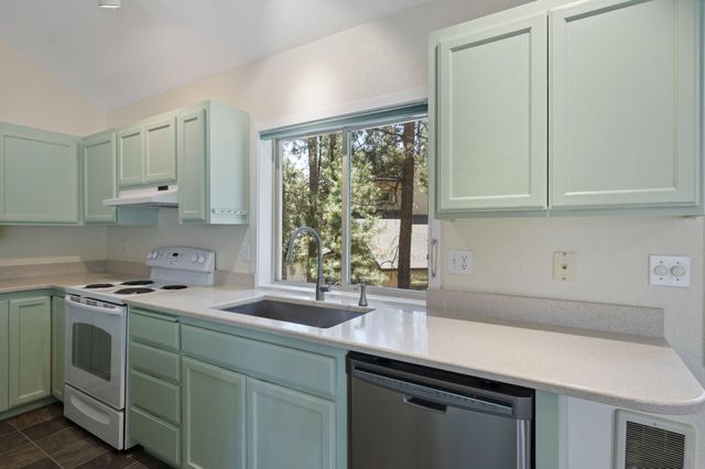 55681 Wagon Master Way, Bend, OR 97707