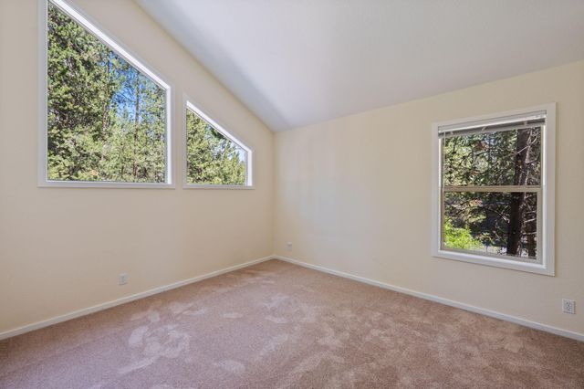55681 Wagon Master Way, Bend, OR 97707