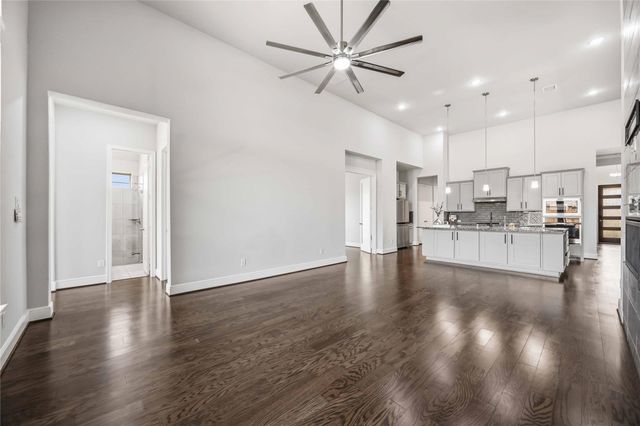 11823 Creekside Shore Circle, Cypress, TX 77433