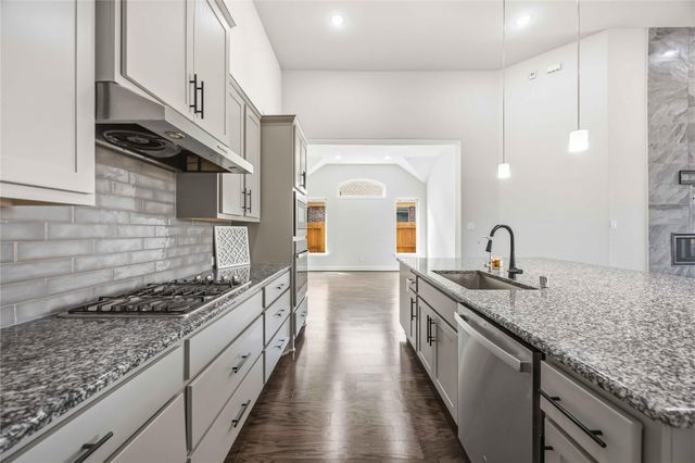 11823 Creekside Shore Circle, Cypress, TX 77433