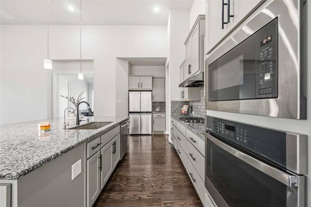 11823 Creekside Shore Circle, Cypress, TX 77433