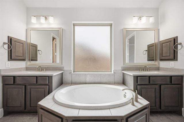 11823 Creekside Shore Circle, Cypress, TX 77433