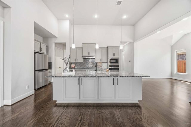 11823 Creekside Shore Circle, Cypress, TX 77433