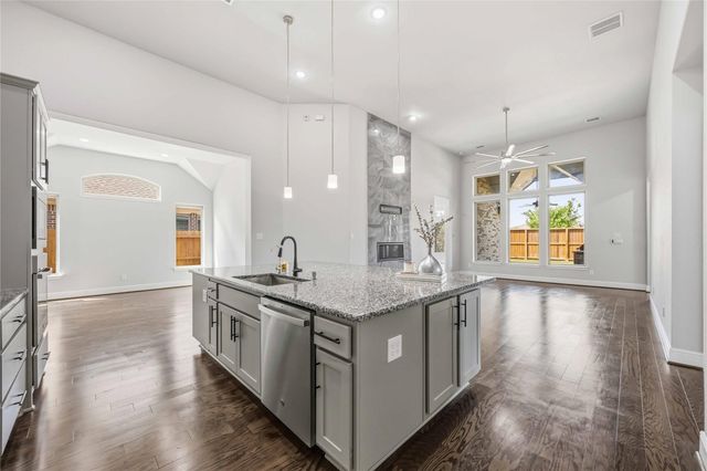 11823 Creekside Shore Circle, Cypress, TX 77433