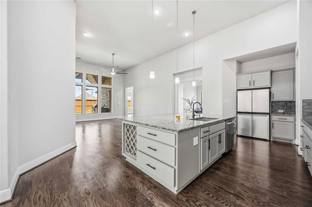 11823 Creekside Shore Circle, Cypress, TX 77433