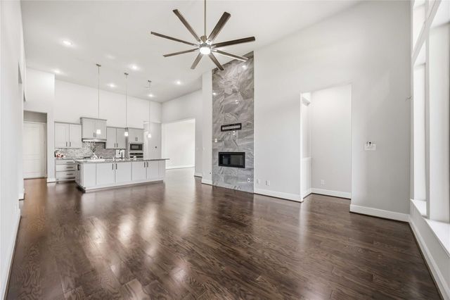 11823 Creekside Shore Circle, Cypress, TX 77433