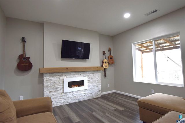 1028 N Mable Cir Circle, Sioux Falls, SD 57103