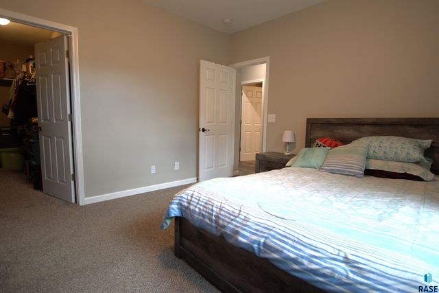1028 N Mable Cir Circle, Sioux Falls, SD 57103