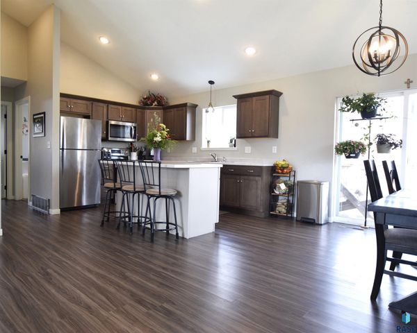 1028 N Mable Cir Circle, Sioux Falls, SD 57103