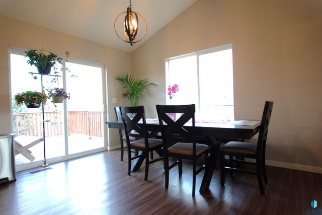 1028 N Mable Cir Circle, Sioux Falls, SD 57103