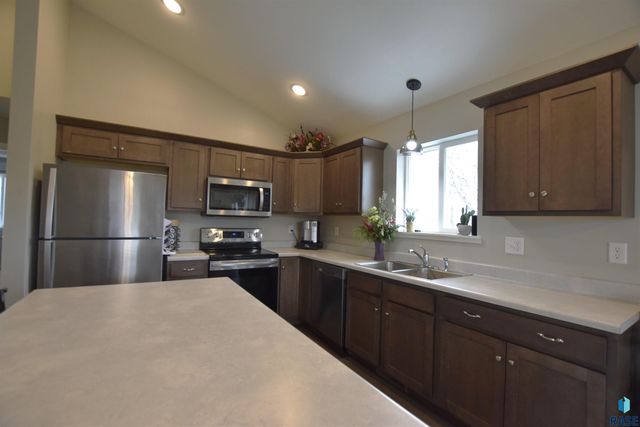 1028 N Mable Cir Circle, Sioux Falls, SD 57103