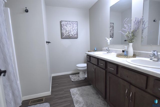 1028 N Mable Cir Circle, Sioux Falls, SD 57103