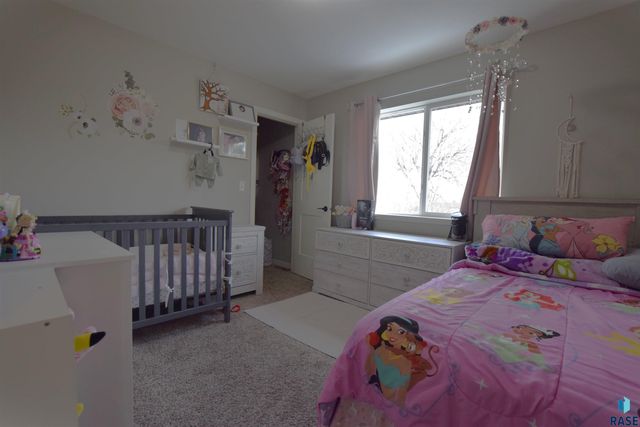 1028 N Mable Cir Circle, Sioux Falls, SD 57103