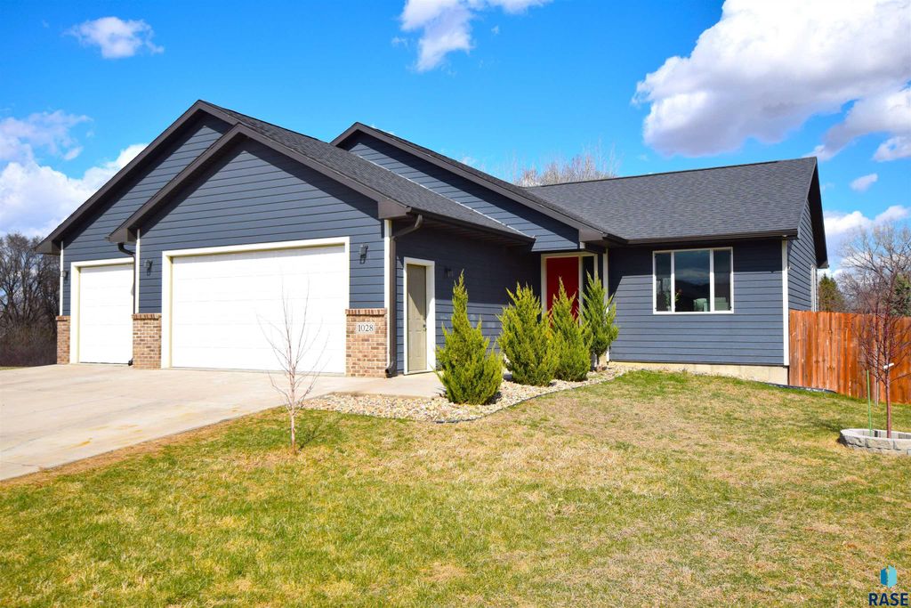 1028 N Mable Cir Circle, Sioux Falls, SD 57103